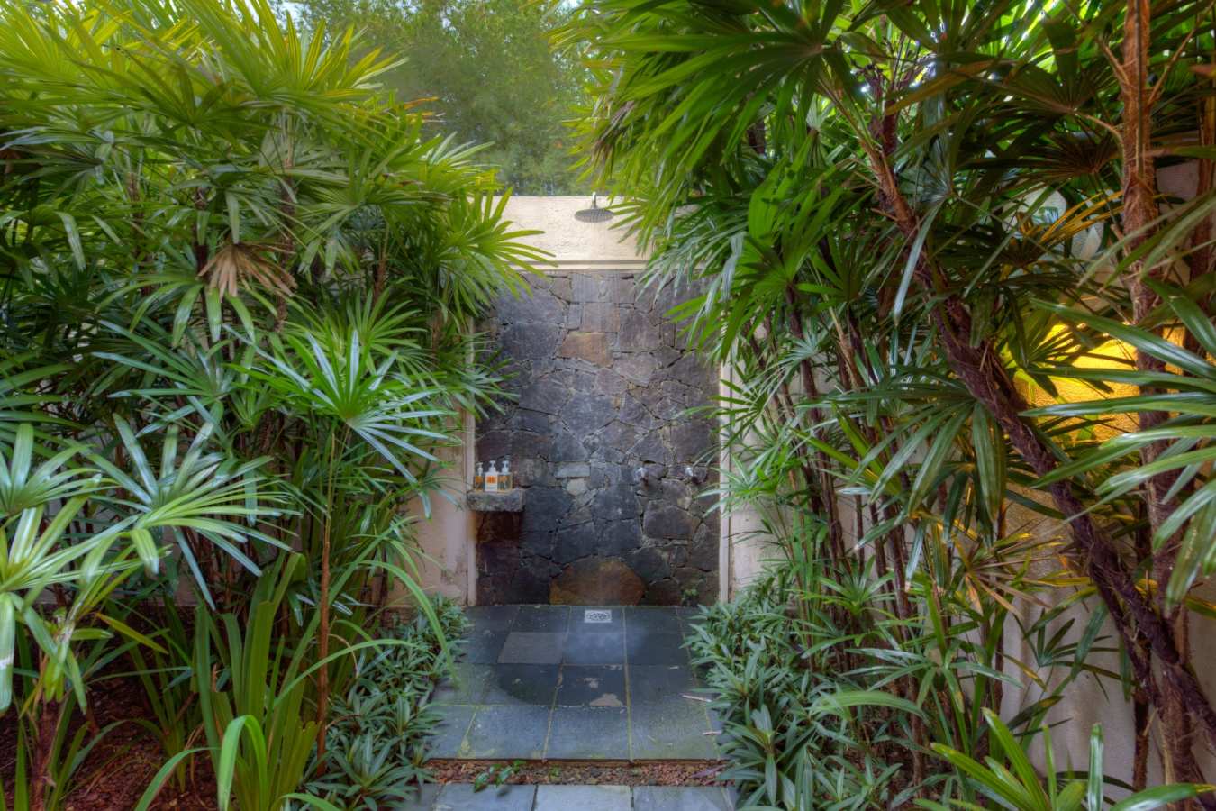 Peacock outdoor shower - Kahanda Kanda