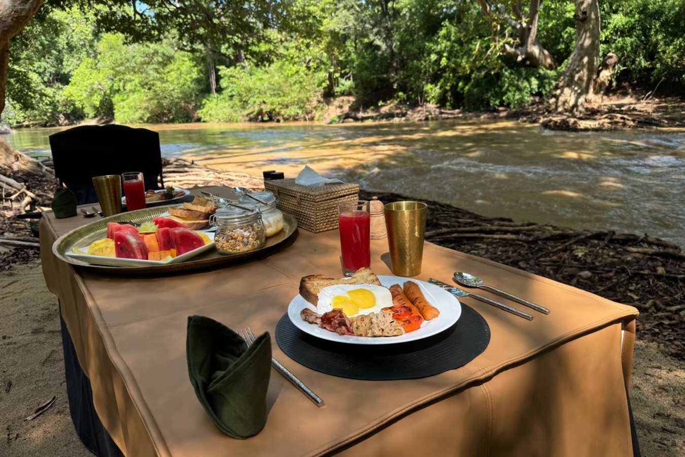 Breakfast by the river - Kumana Under Canvas 