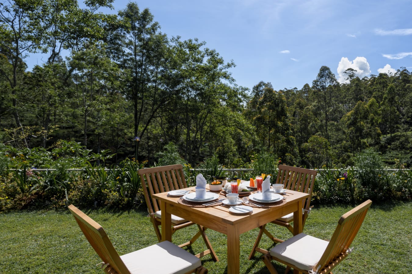 Outdoor Dining - Roo Mansala 