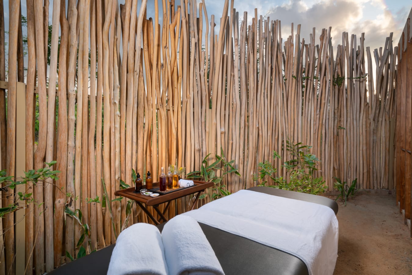 Out door massage - Taru Villas Villu