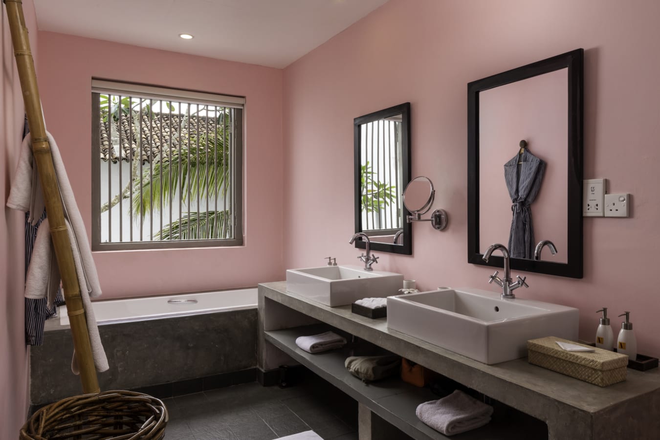 Pink Bathroom - Villa Bentota  