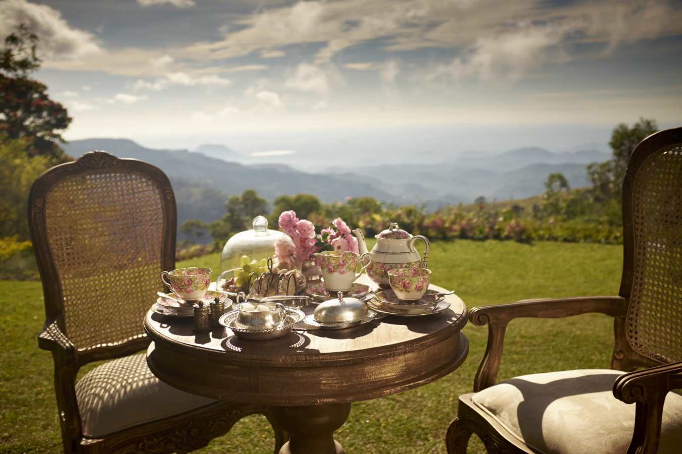 Breakfast on the lawn - Thotalagala