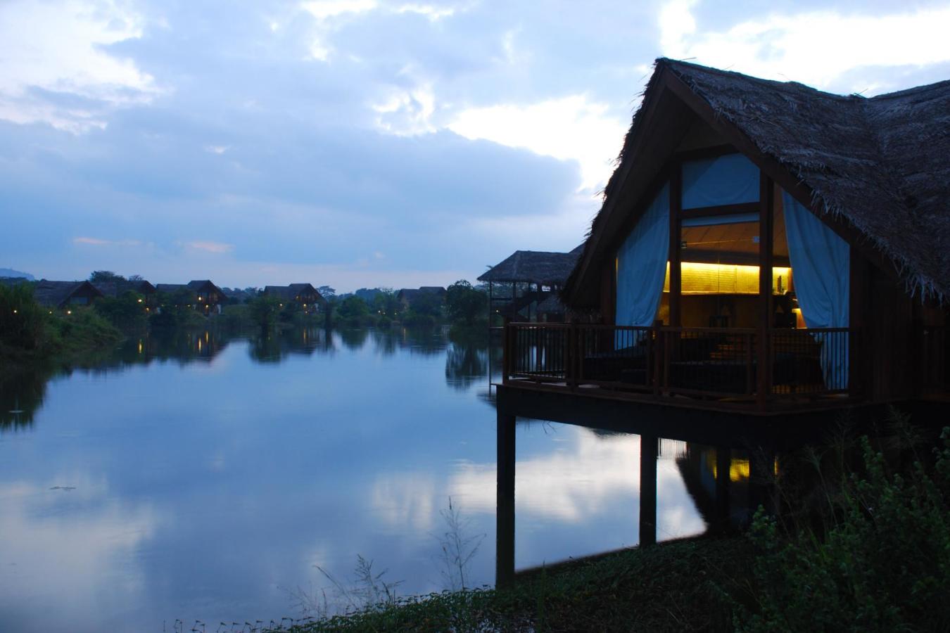 Dwelling at Dawn - Vil Uyana