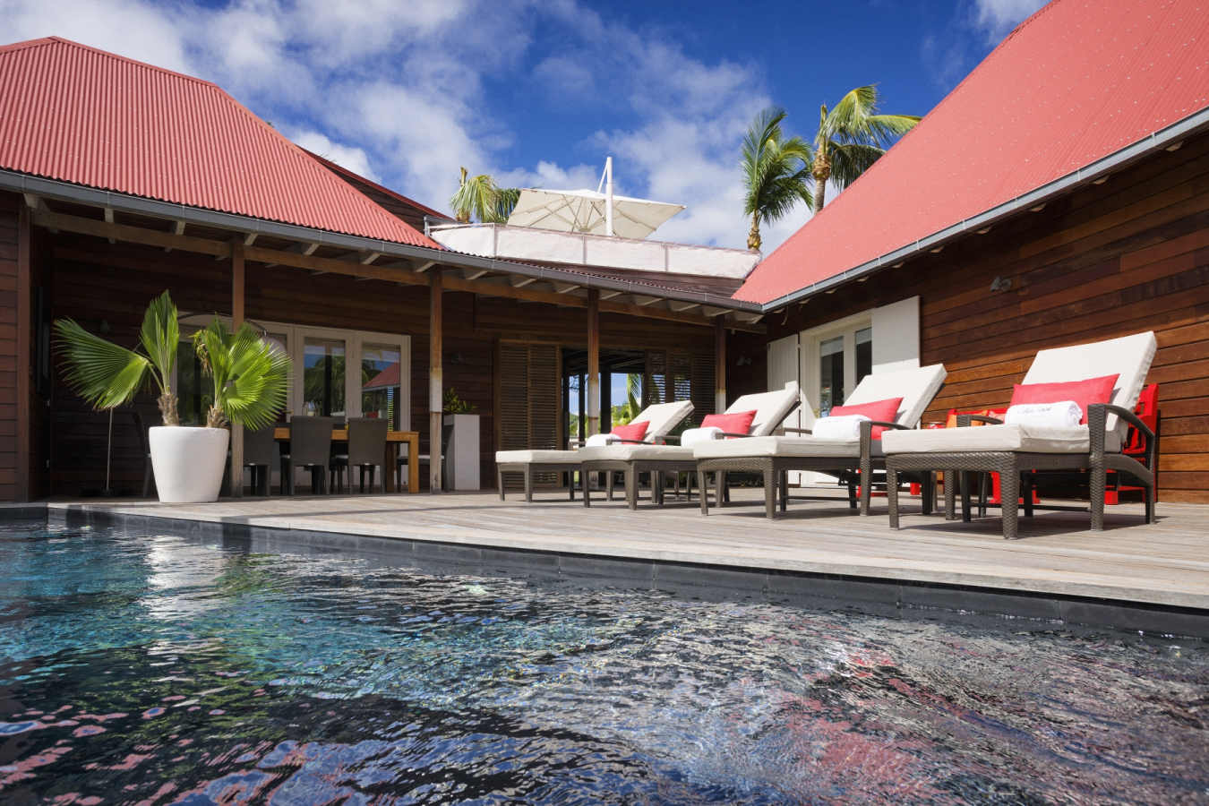 Beach House Frangipani - Eden Rock