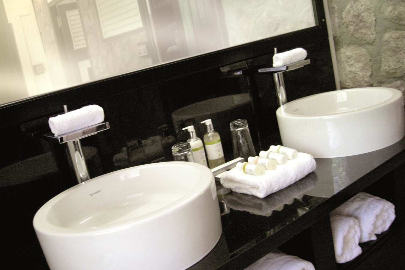 Cocoa Cottage Bathroom - Hotel Chocolat