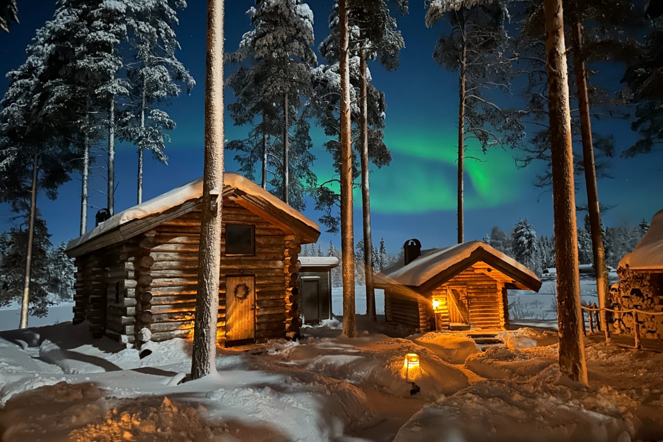 Cabins with Northern Lights 