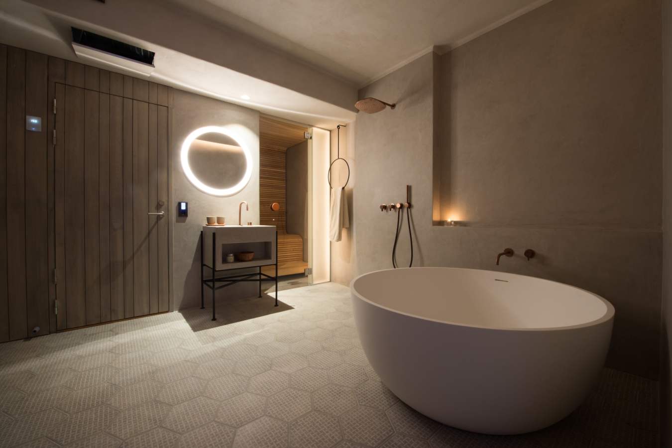 Deluxe Suite bathroom
