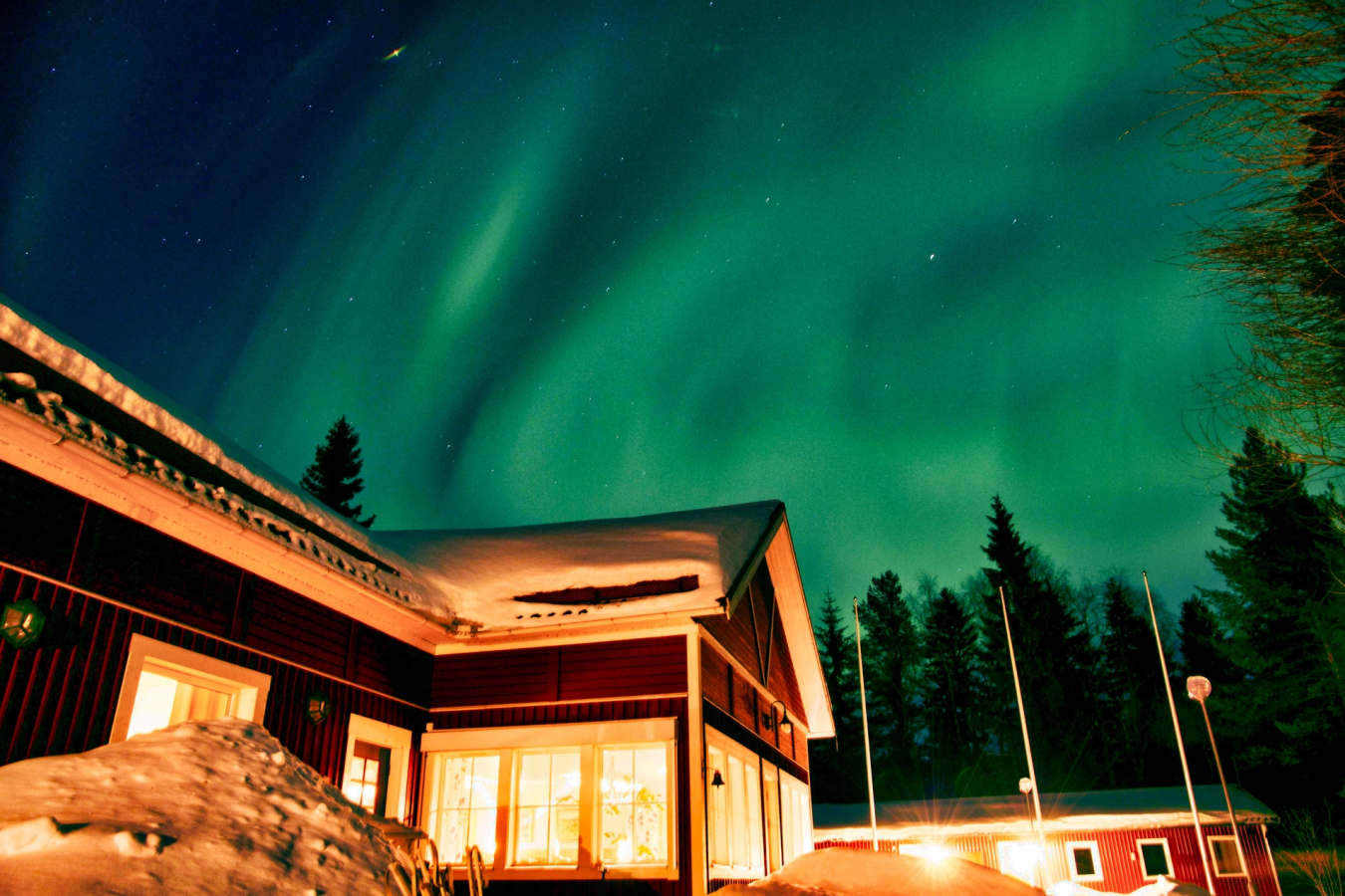 Exterior - Pine Bay Lodge