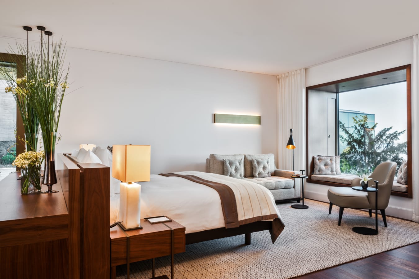 Contempory Lake view 