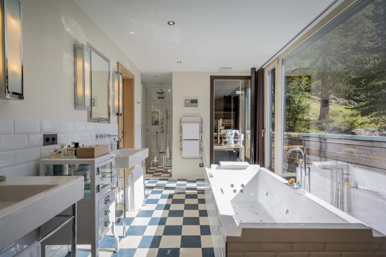 Owner's Lodge bathroom - Cervo Mountain Resort Summer