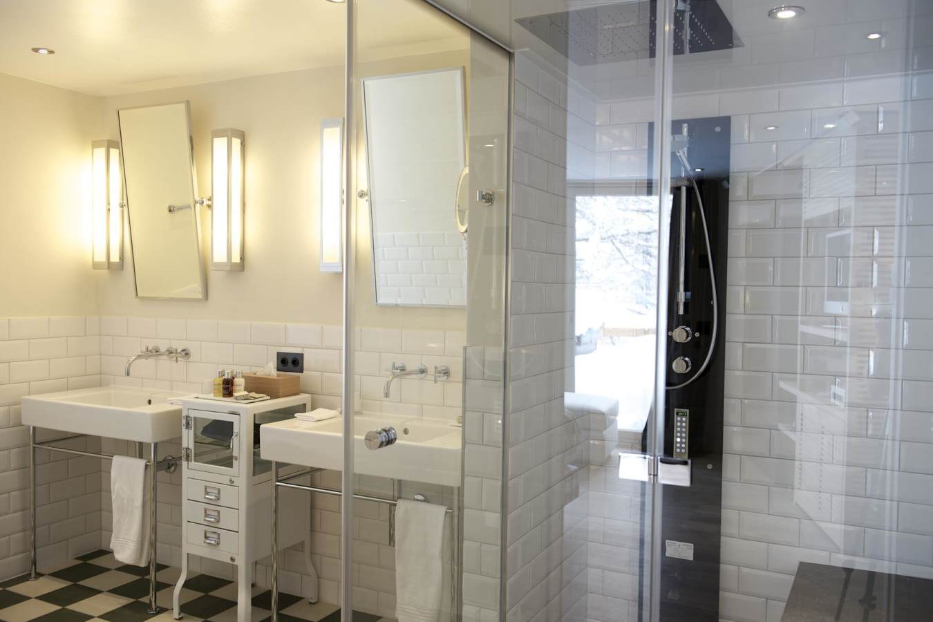 Signature spa suite bathroom - Cervo Mountain Resort Summer