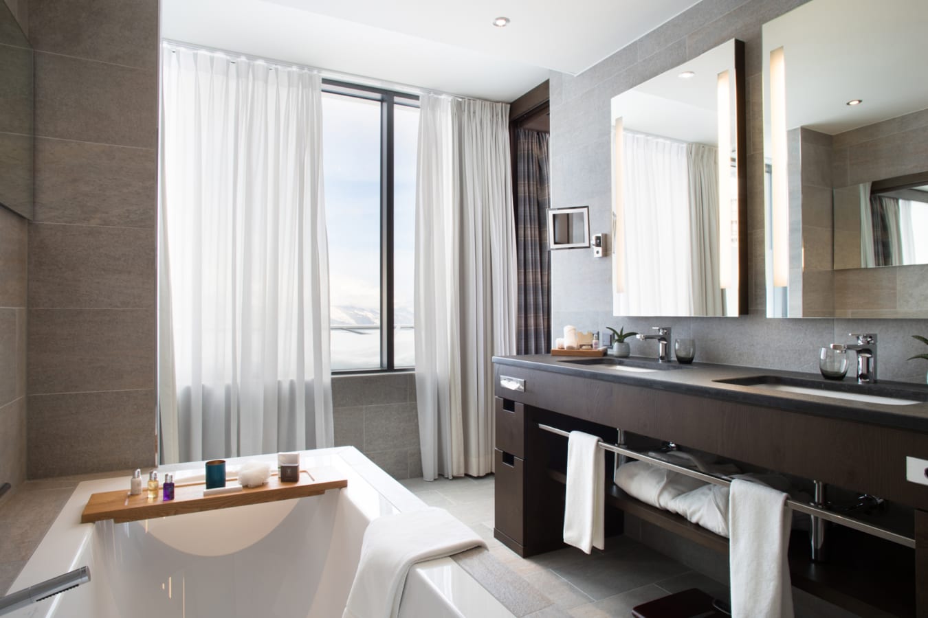 Ambassador Suite Bathroom