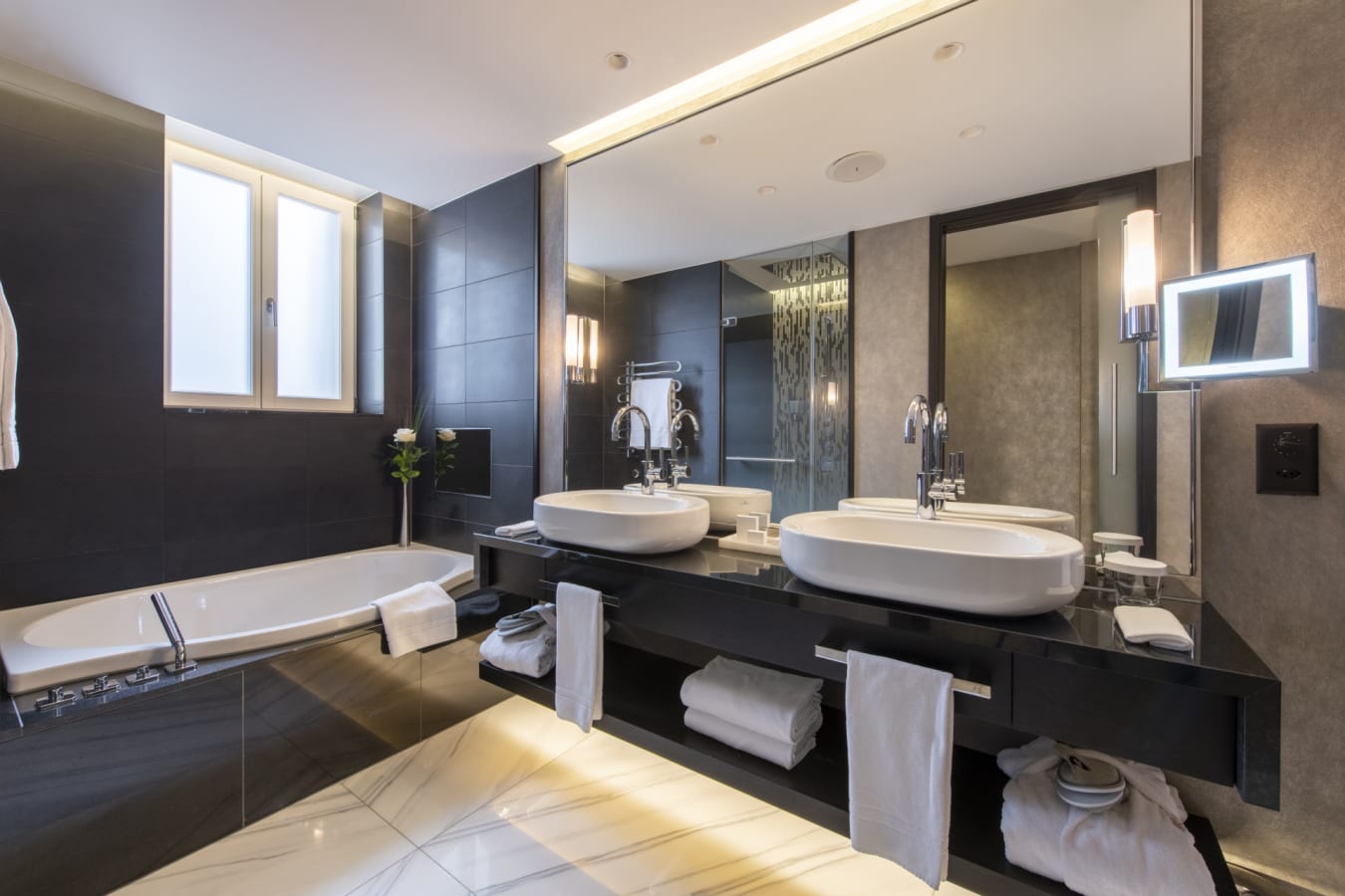 Junior Suite Bathroom