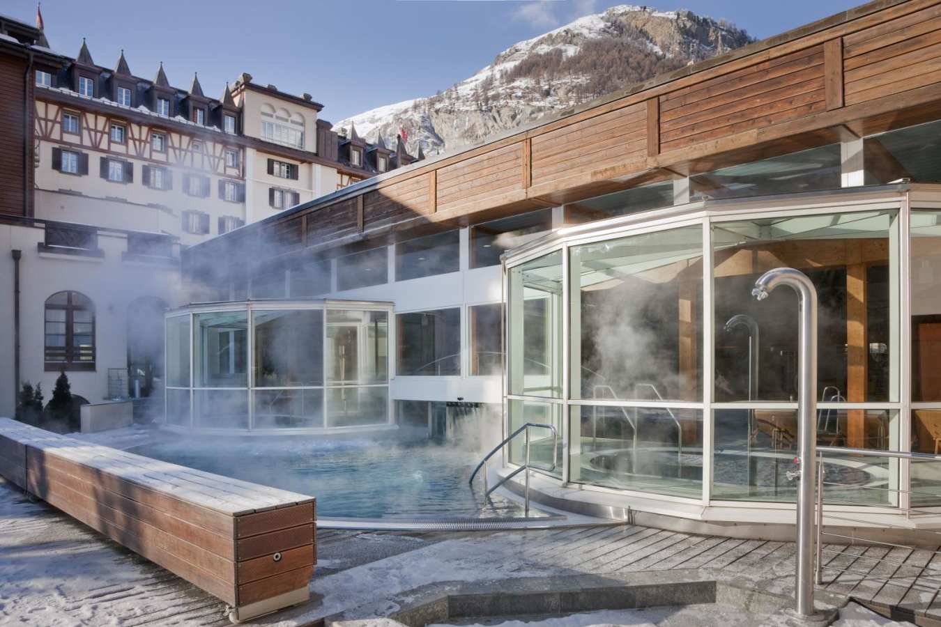 Outdoor pool - Mont Cervin Palace