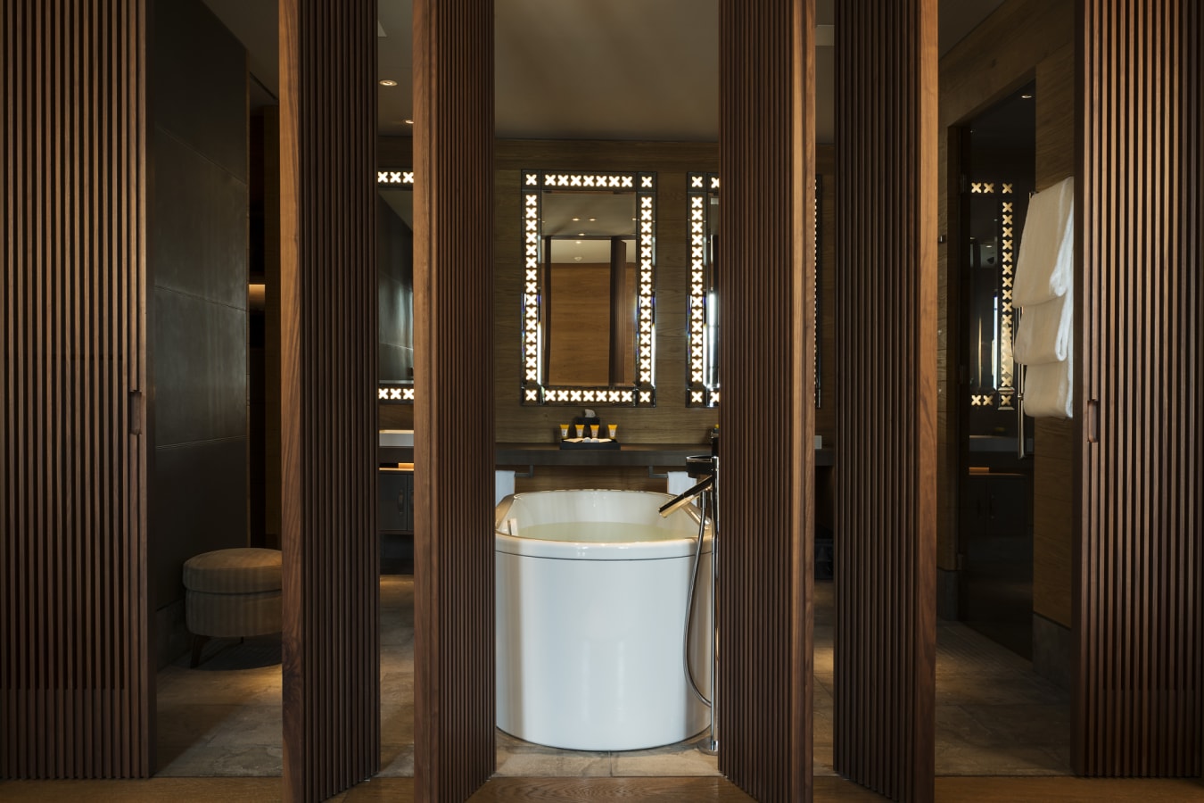 Deluxe Suite Bathroom