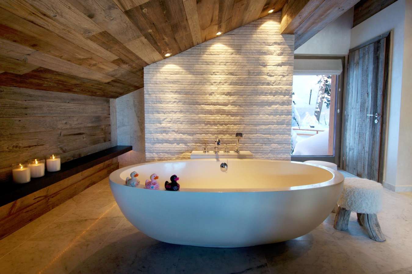 Master suite bathroom - The Lodge Verbier