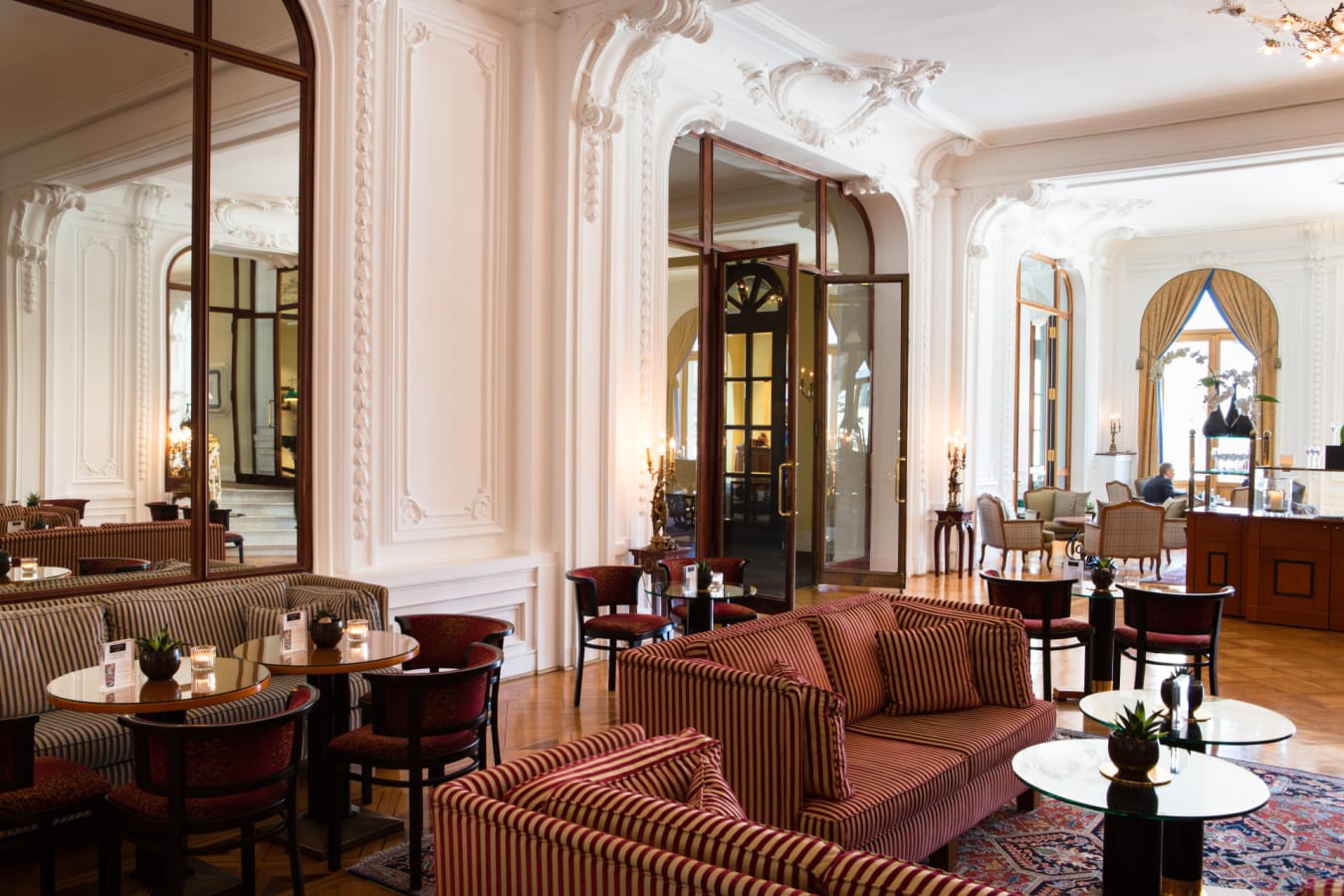 Victoria Bar living room 