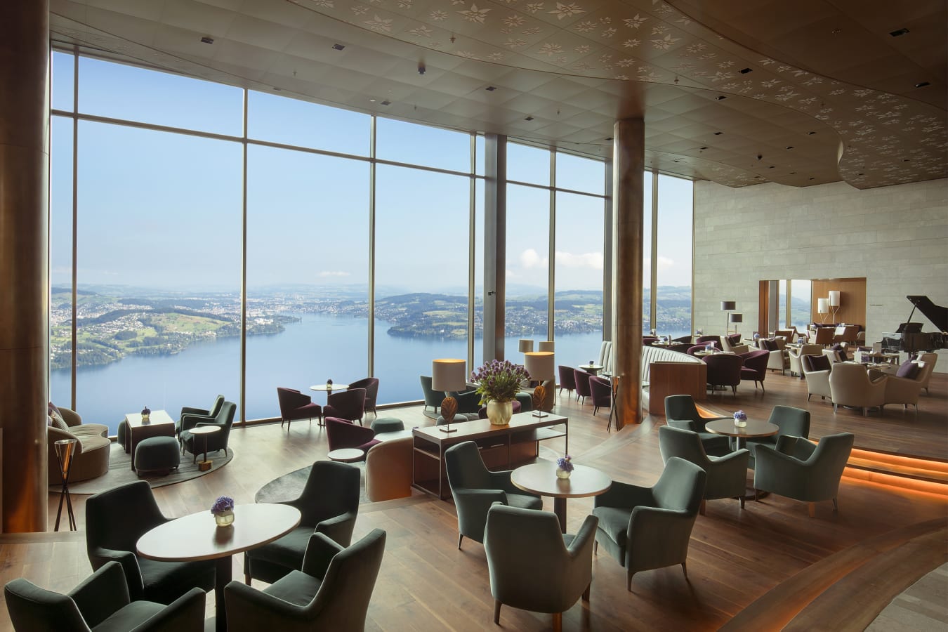 Lake view bar and cigar lounge