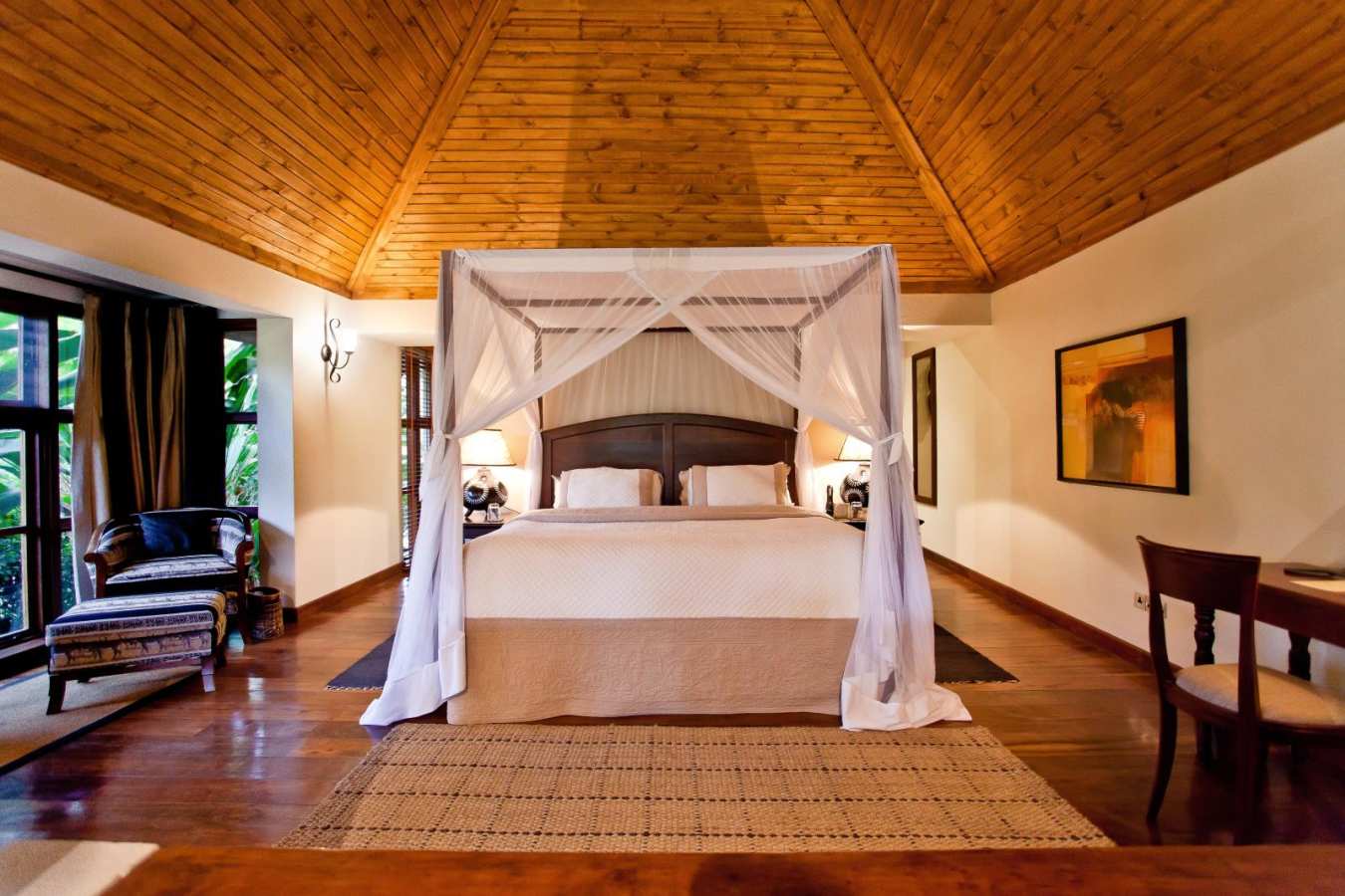 Cottage bedroom - Legendary Lodge