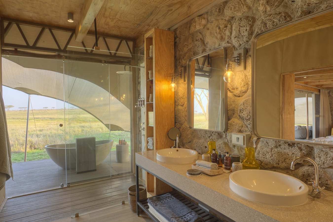 Bathrooms at Namiri Plains