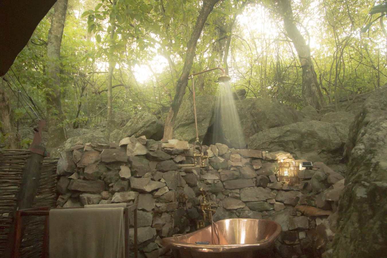 Treehouse bathroom - Rubondo Island Lodge