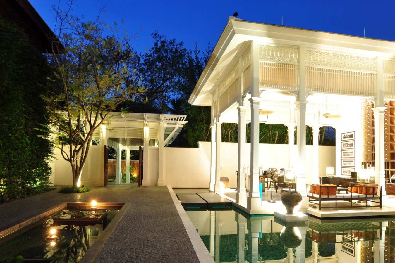 Entrance - 137 Pillars House