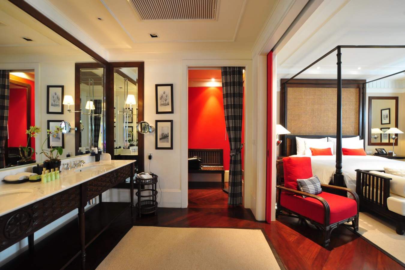 Louis Leonowens Bed - 137 Pillars House