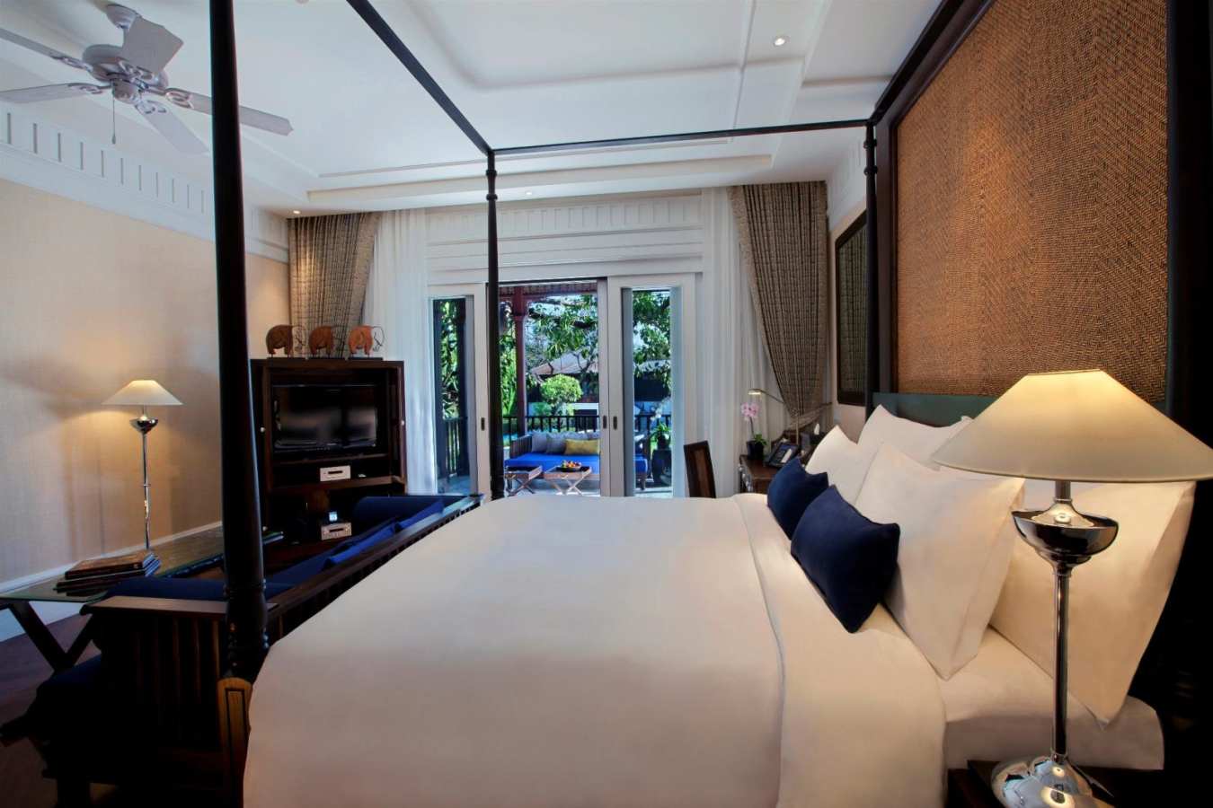 Rajah Brooke Blue Room - 137 Pillars House