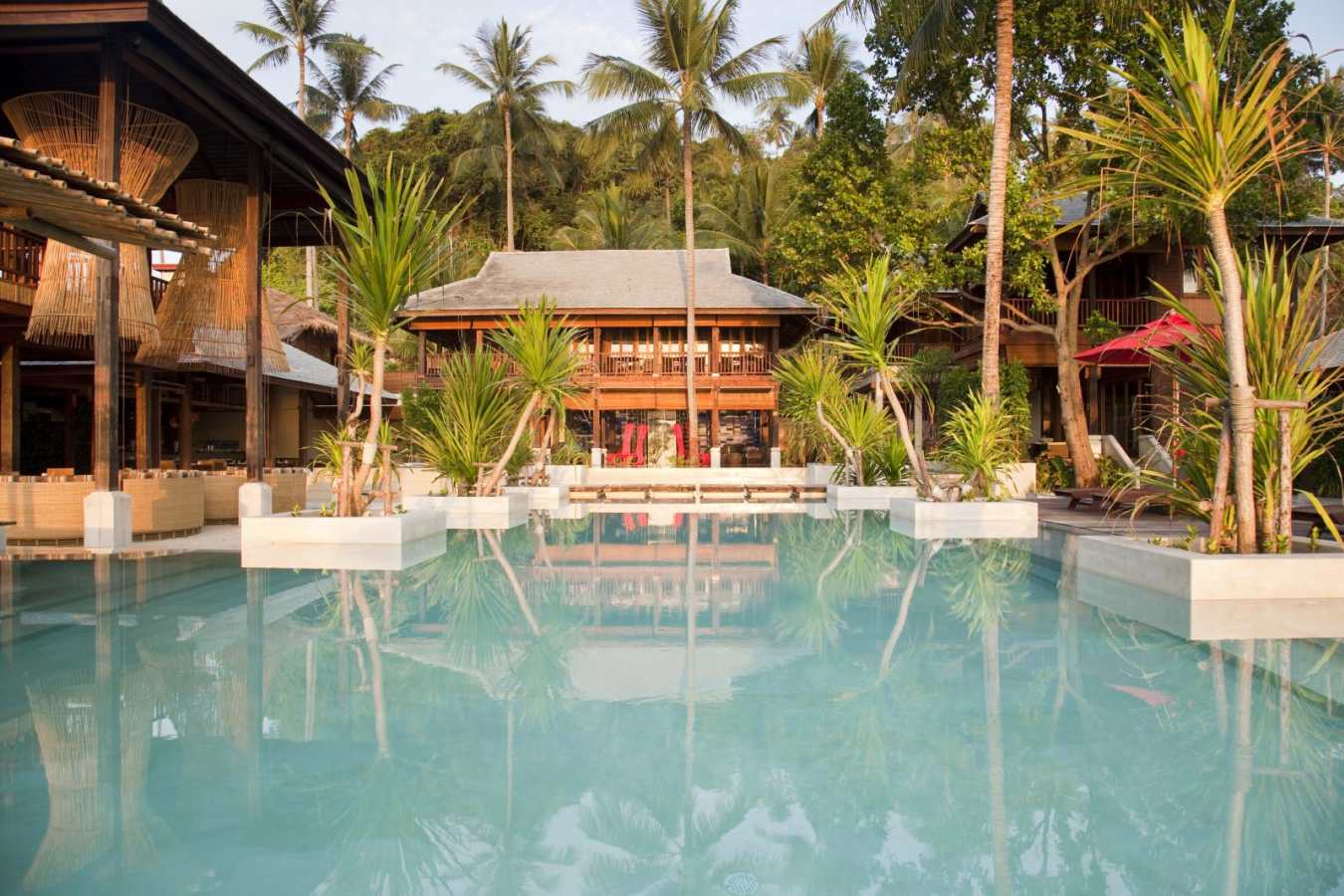 Main Infinity Pool - Anantara Rasananda