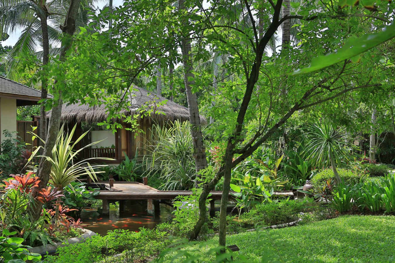 Lagoon Walkway - Anantara Rasananda
