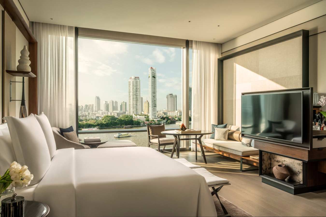 Double Bedroom - Four Seasons Hotel Bangkok