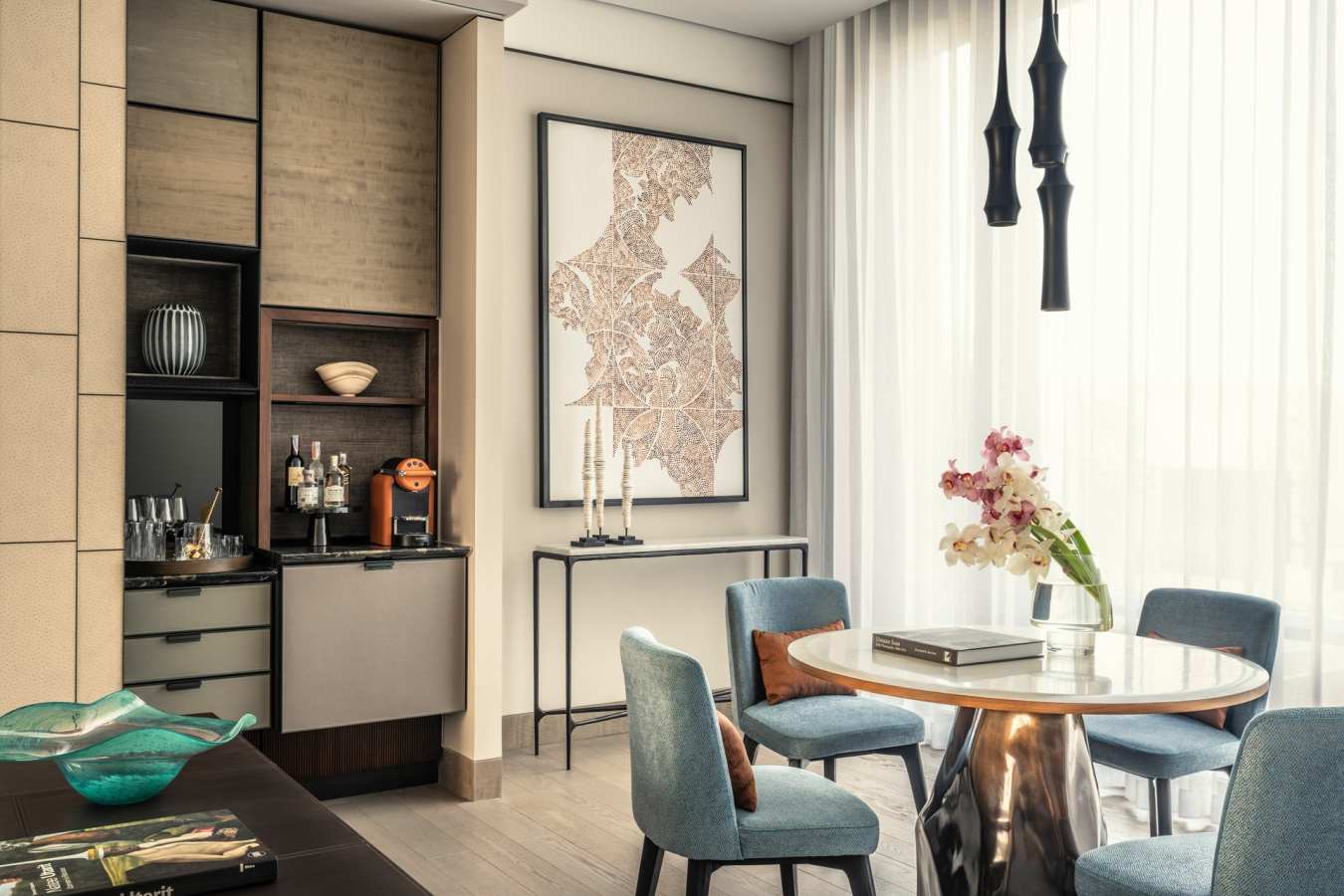 Bedroom Lounge - Four Seasons Hotel Bangkok