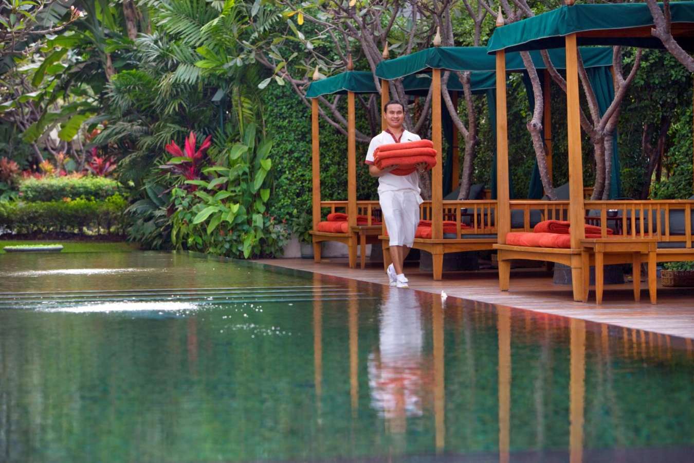 Attentive Poolside Service - Mandarin Oriental Bangkok