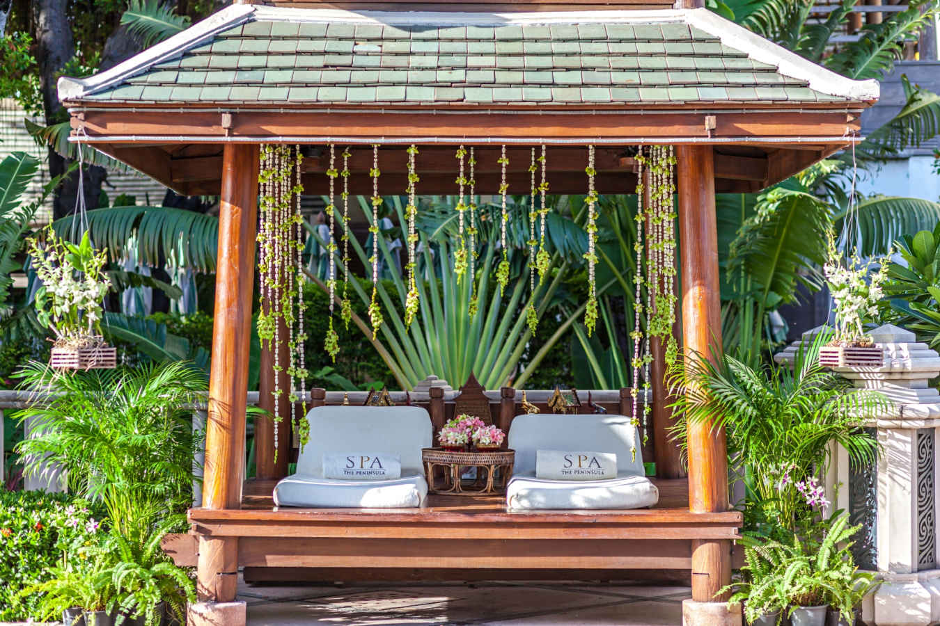 Sun loungers - Peninsula Bangkok