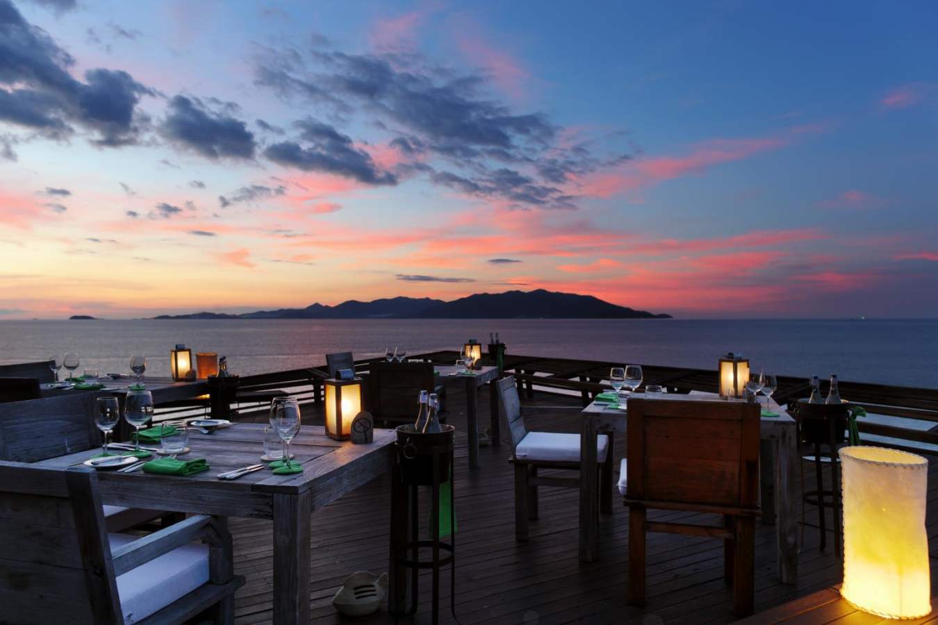 Dining on Rocks - Six Senses Samui