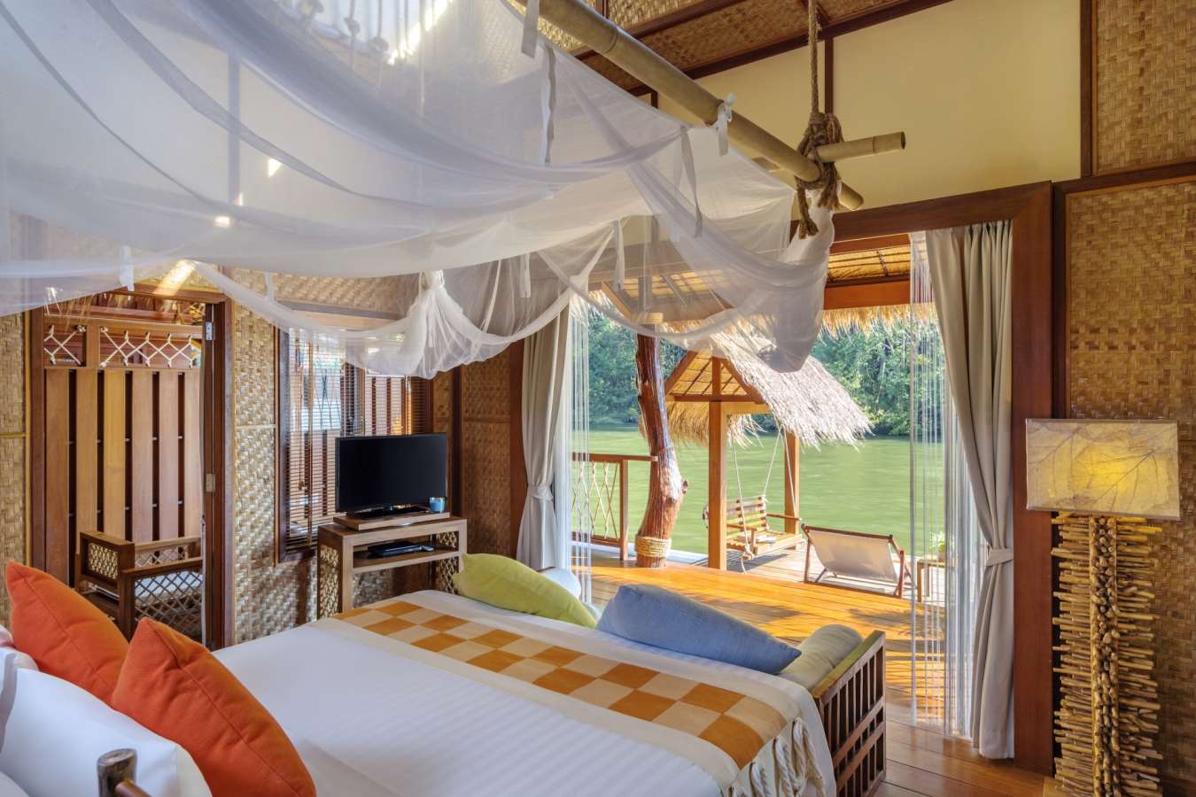 Villa & Deck - Floathouse Kanchanaburi