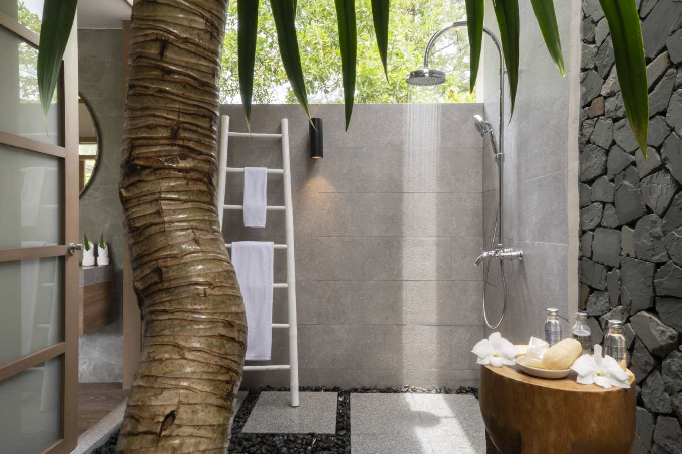 The Sarojin - Jacuzzi Pool Outdoor Shower