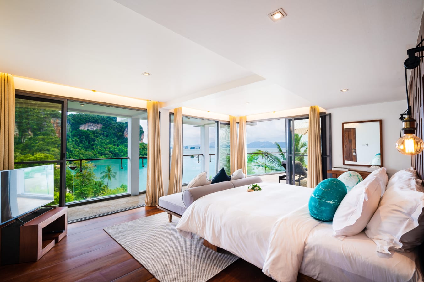 Hilltop Pool Villa bedroom 