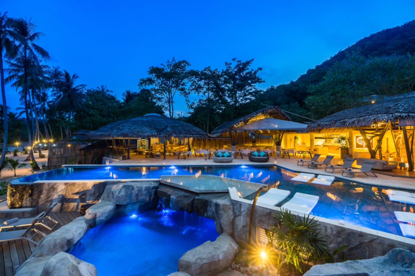 Roots Restaurant At Night 