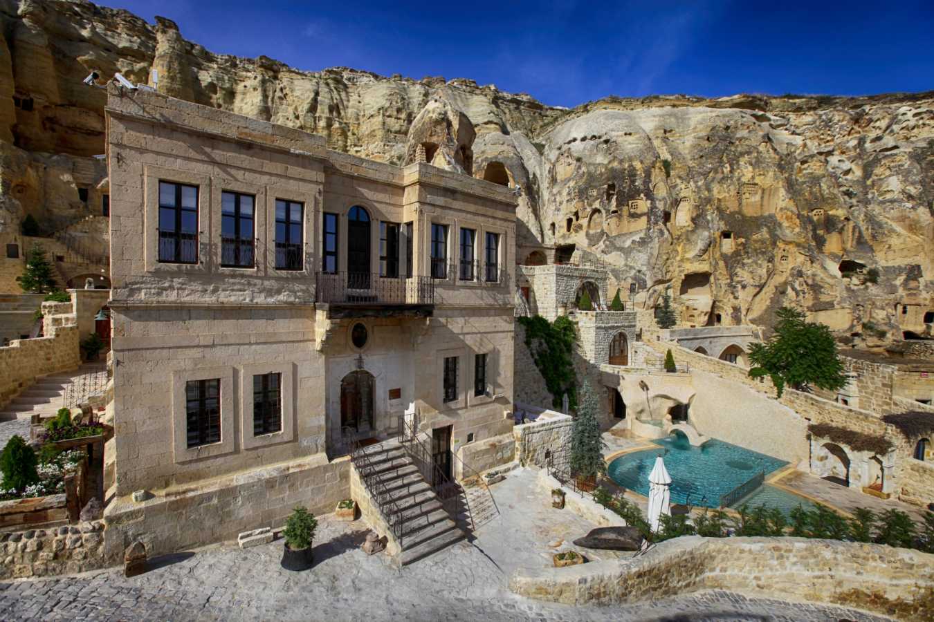 Hotel and swimming pool - Yunak Evleri