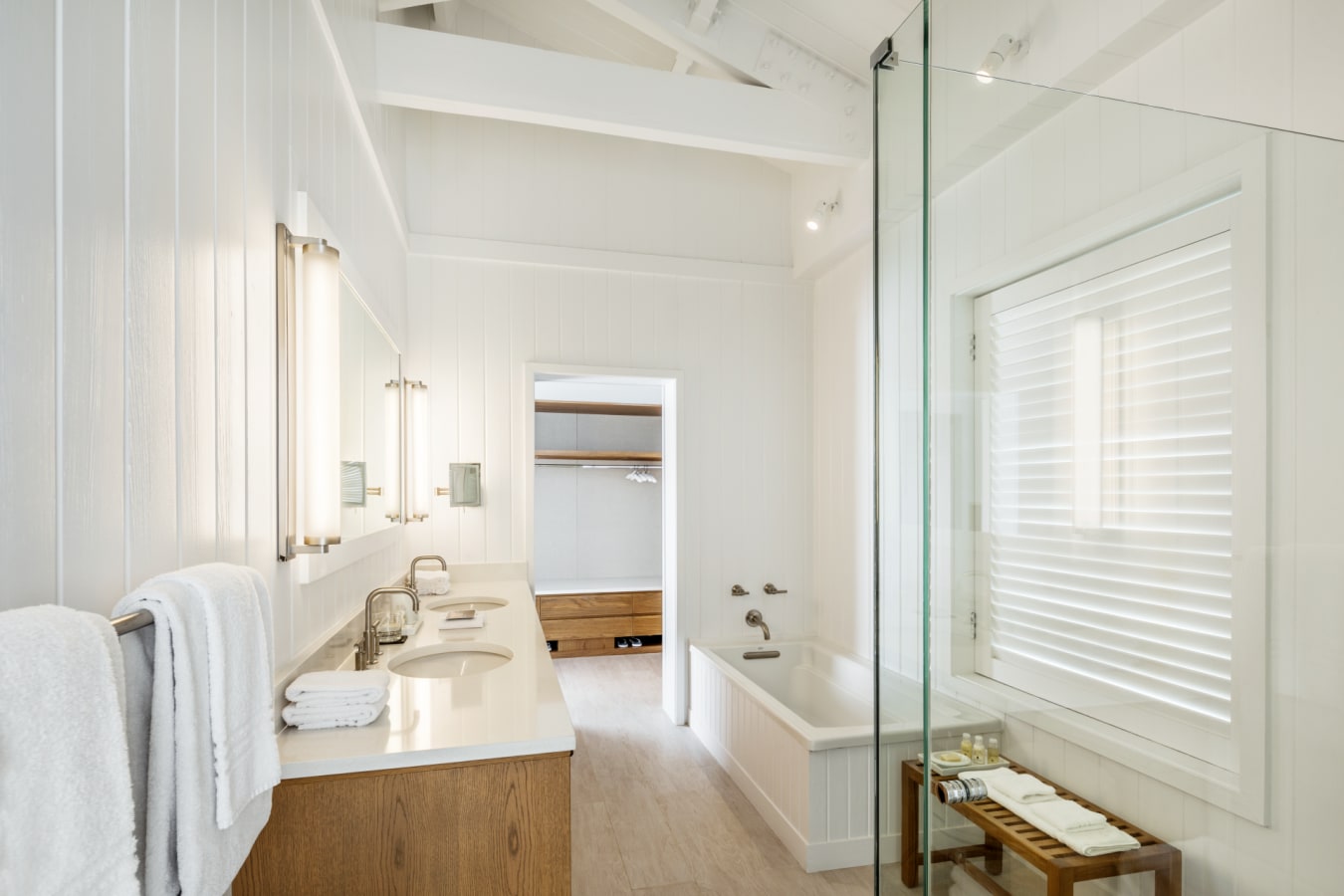 Como Suite - Master Bathroom 