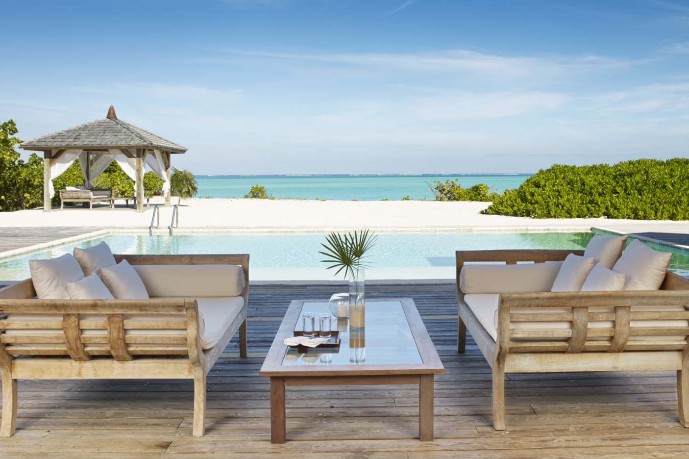 ComoVillaPoolDeck 