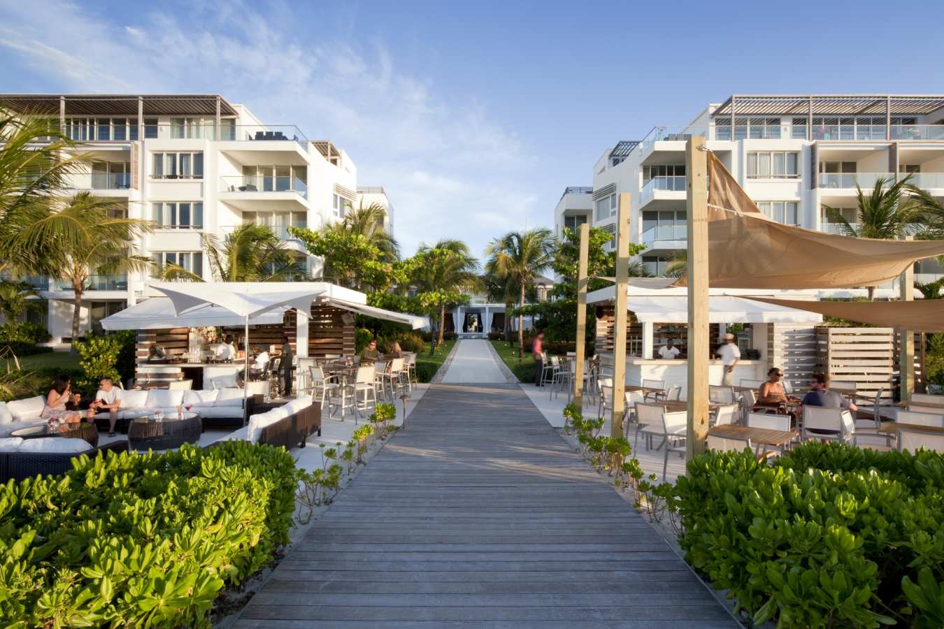 Bagatelle Beach  Grill