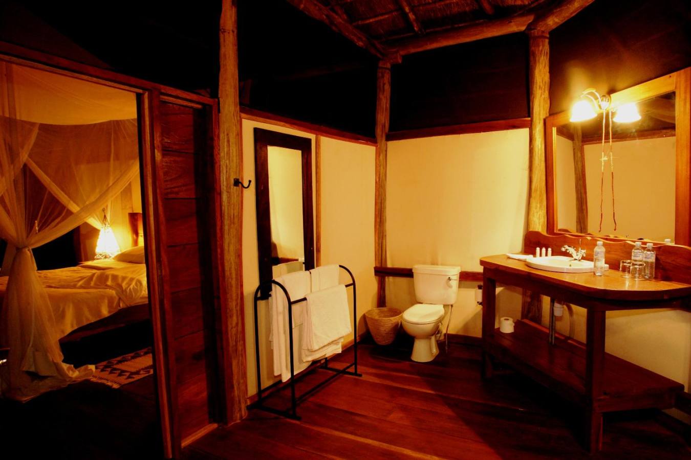 A bathroom - Apoka Lodge
