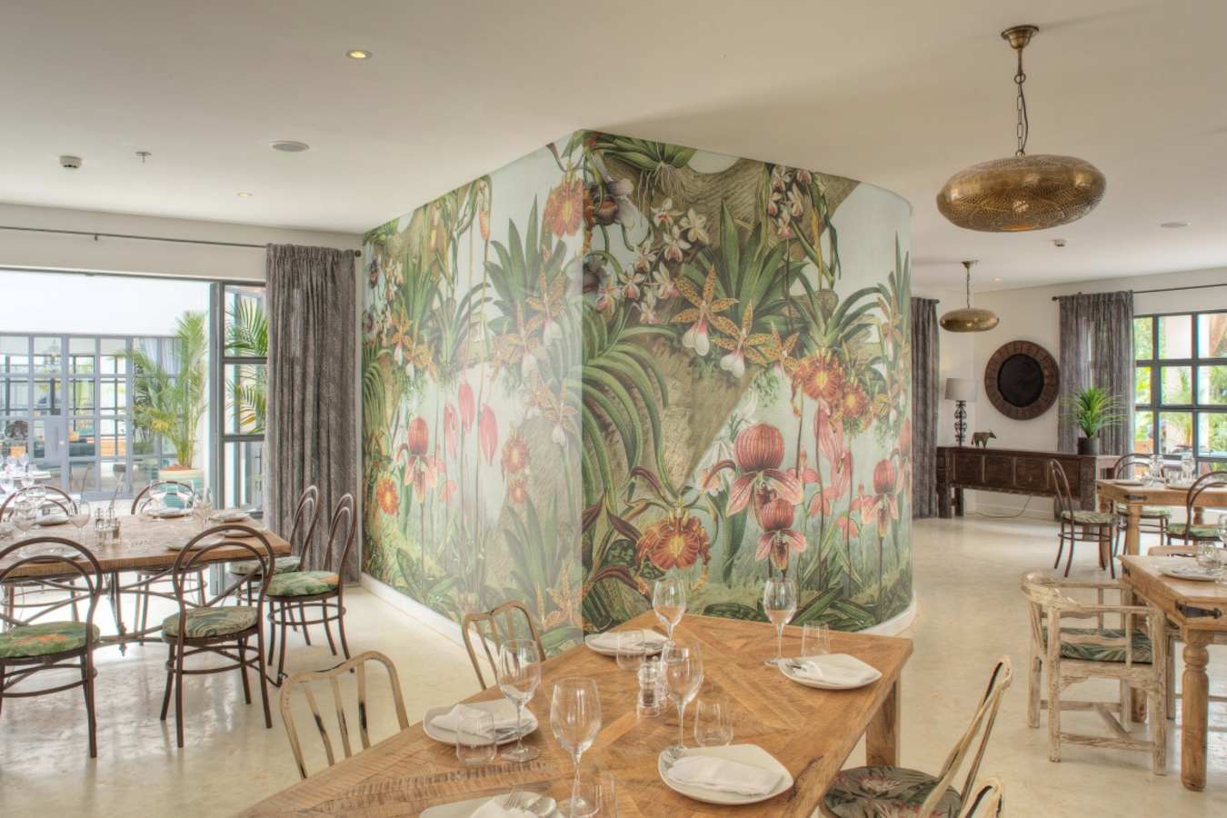Latitude 0 dining room
