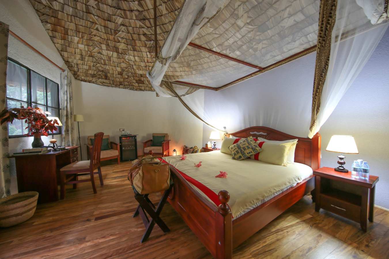Honeymoon suite - Mahogany Springs Safari Lodge