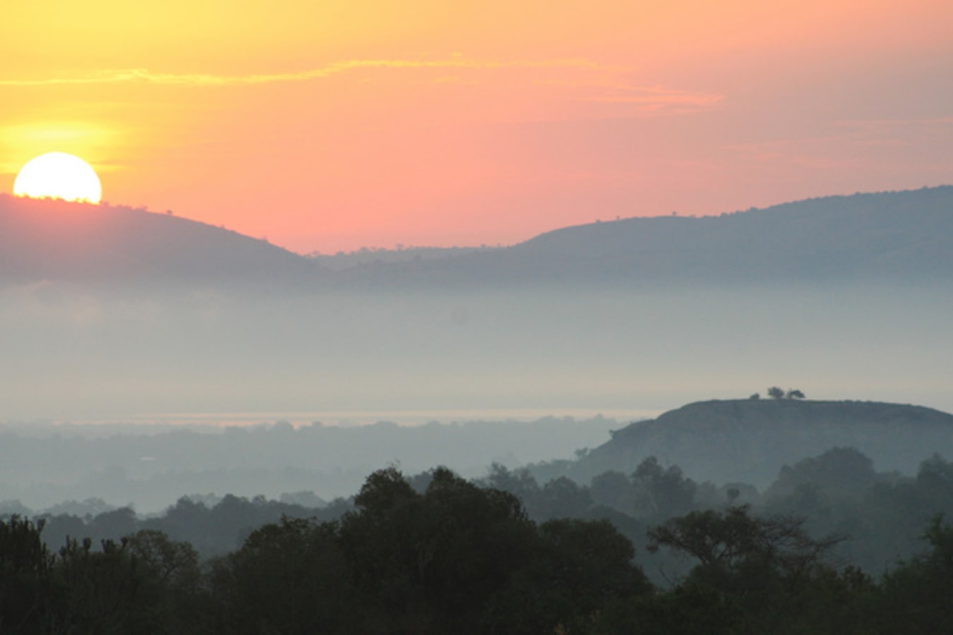 Sunrise over the park - Mihingo Lodge
