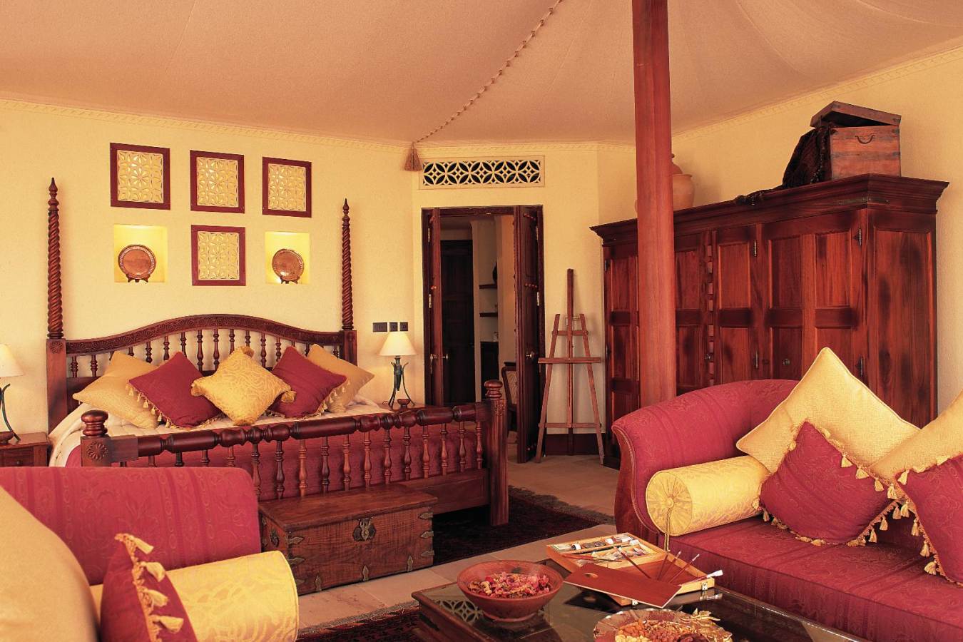 Bedouin Suite - Al Maha Desert Resort and Spa