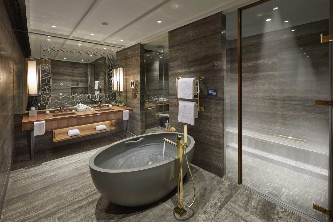 Two bedroom sea view bathroom