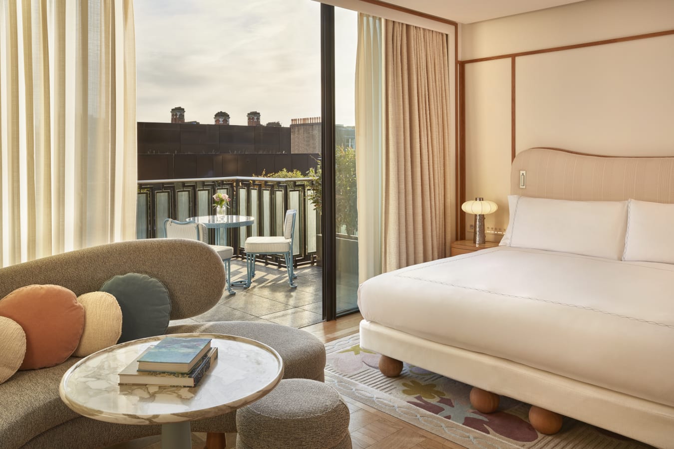 -MAYFAIR-BALCONY-ROOM 